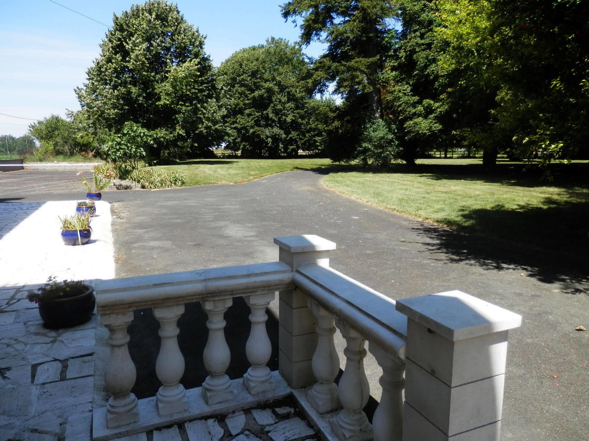 Chateau Ardilleux Exterior foto